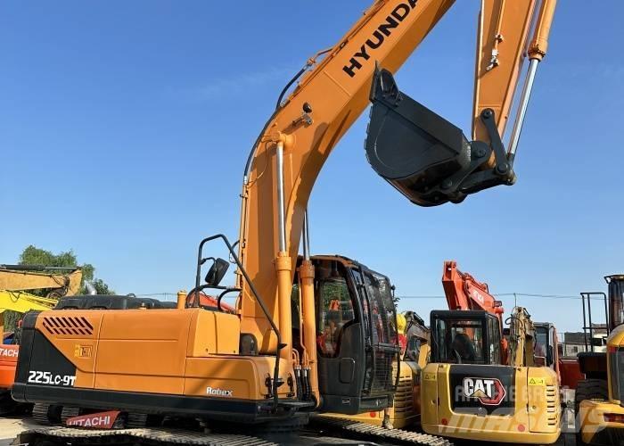 Hyundai 225 حفارات زحافة