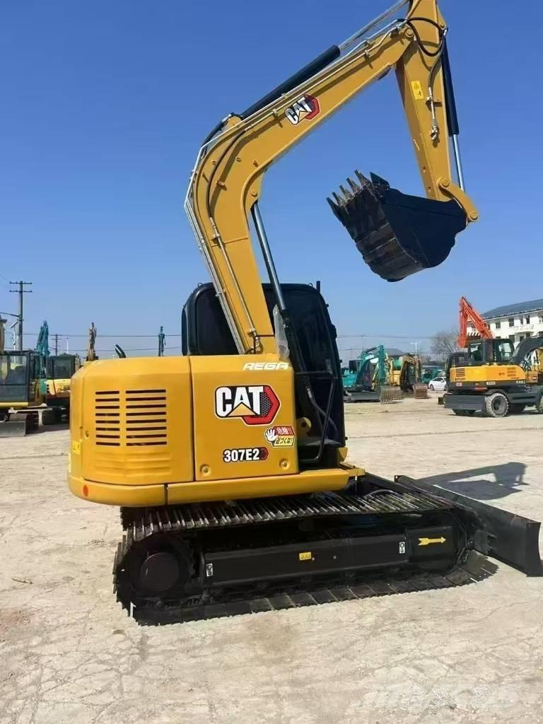 CAT 307E2 حفارات زحافة