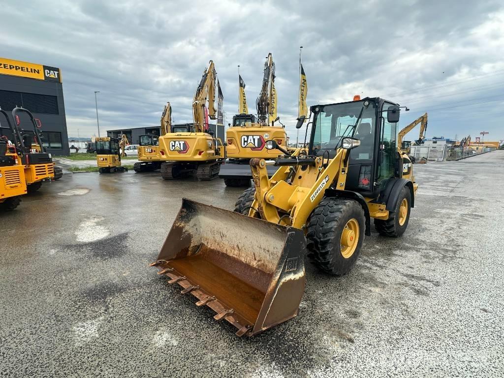 CAT 906 M لوادر بعجل