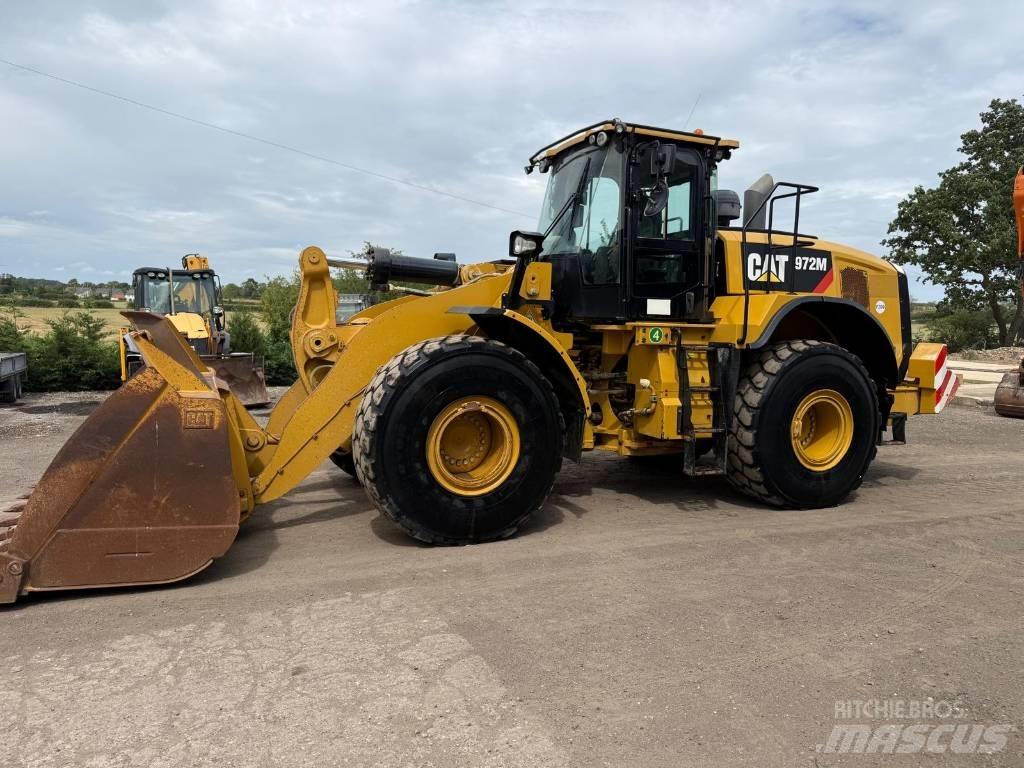 CAT 972 M لوادر بعجل