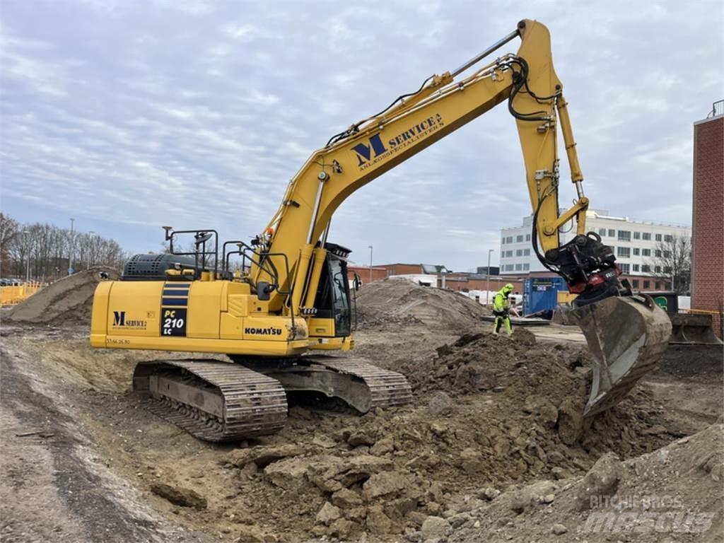 Komatsu PC210LC-11 حفارات زحافة