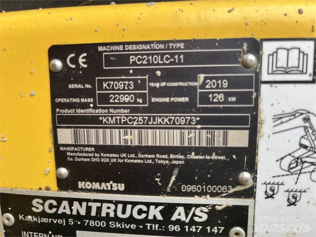 Komatsu PC210LC-11 حفارات زحافة