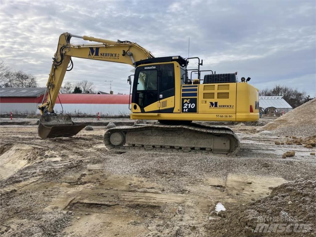 Komatsu PC210LC-11 حفارات زحافة