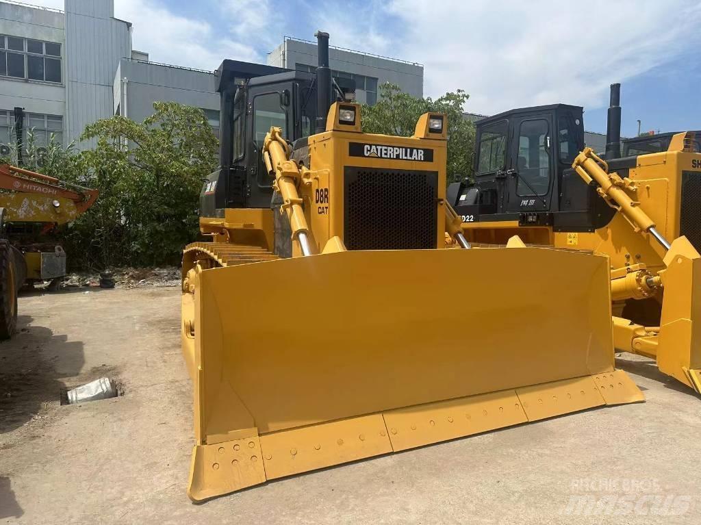 CAT D 8 R بلدوزرات مجنزرة