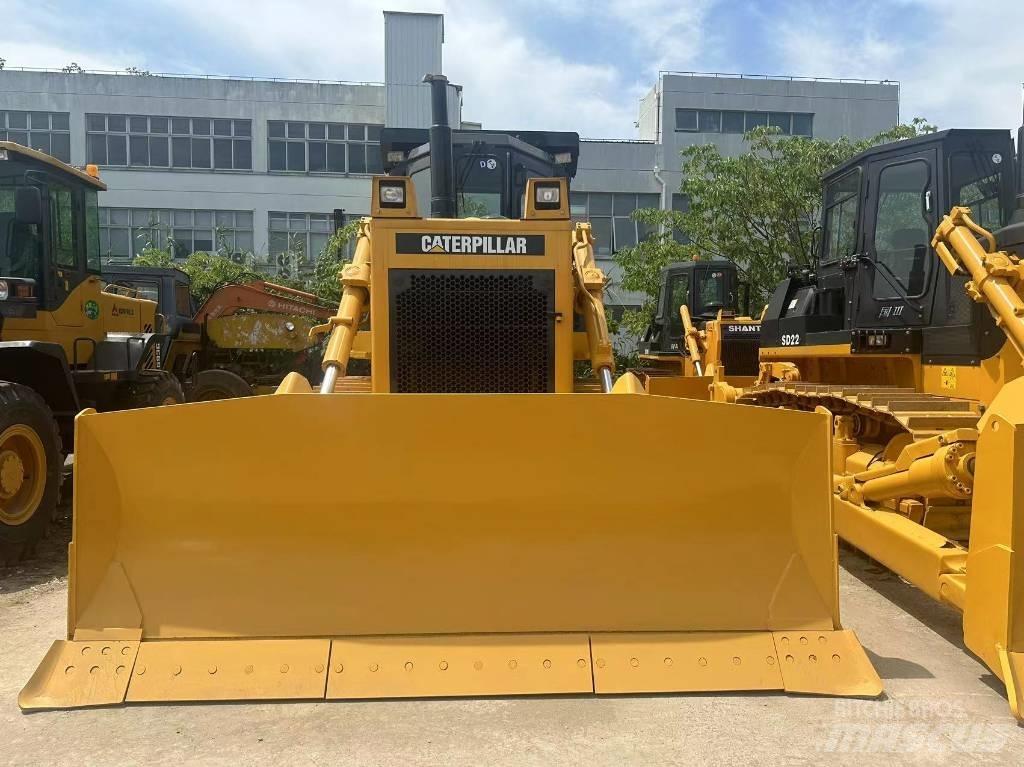 CAT D 8 R بلدوزرات مجنزرة