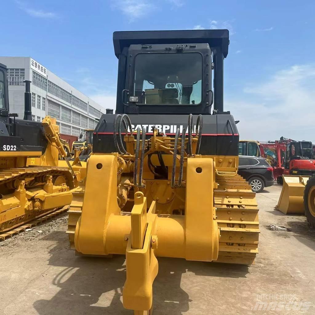 CAT D 8 R بلدوزرات مجنزرة