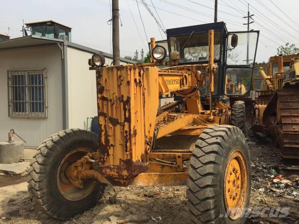 Komatsu GD 511 A معدات تمهيد الطرق
