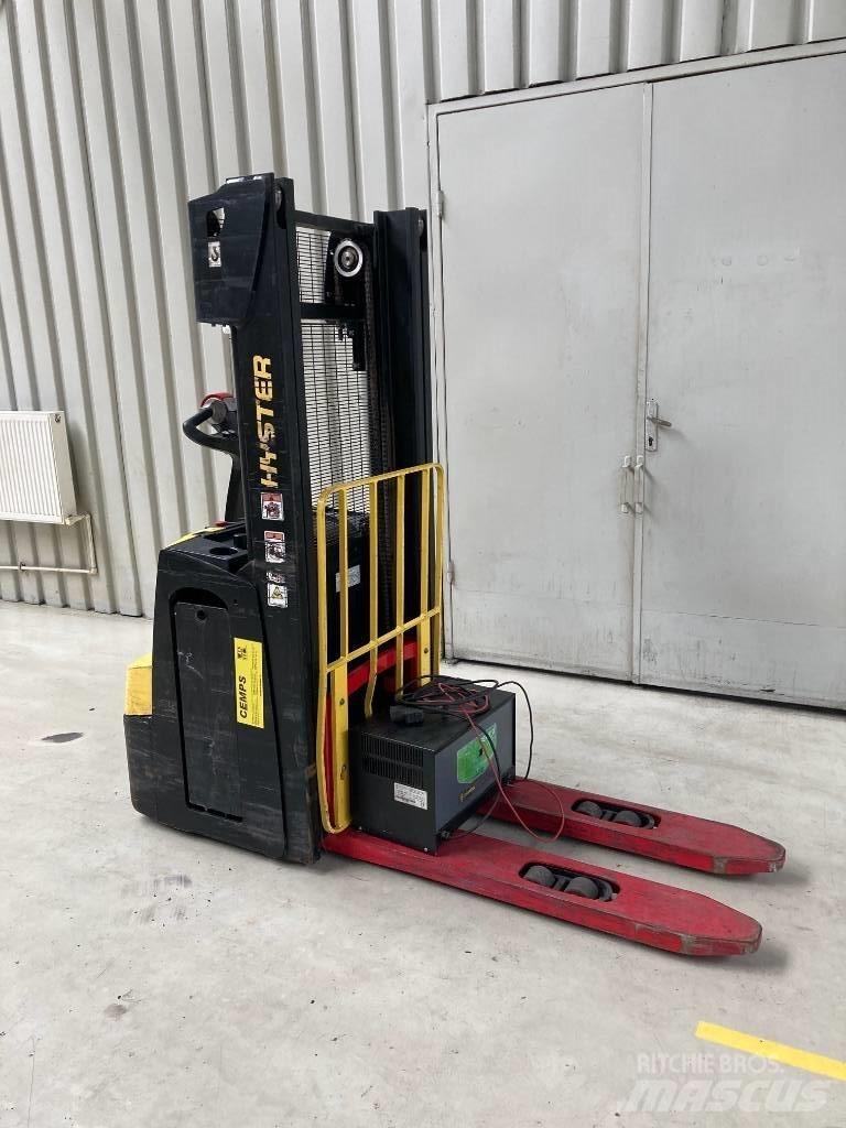 Hyster S 1.2 معدات التكديس الجوالة