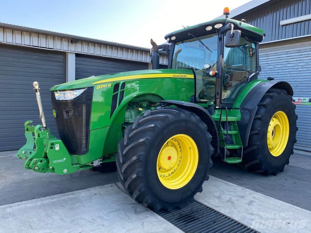 John Deere 8310 R الجرارات