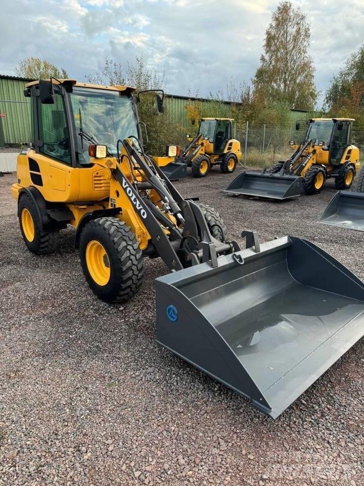 Volvo L 25 F لوادر بعجل