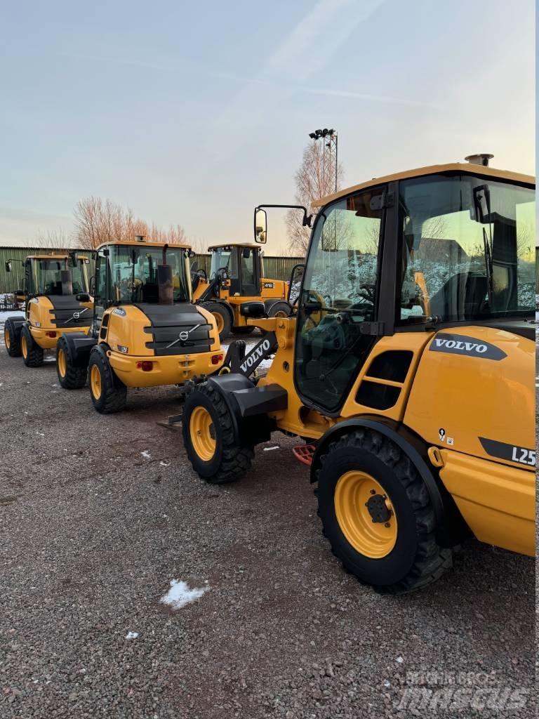 Volvo L 25 F لوادر بعجل