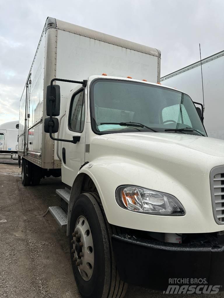 Freightliner M2 106 شاحنات ذات هيكل صندوقي