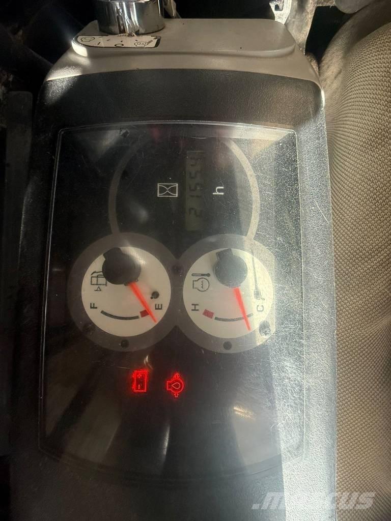 Komatsu PC 27 حفارات صغيرة أقل من 7 طن (حفارات صغيرة)