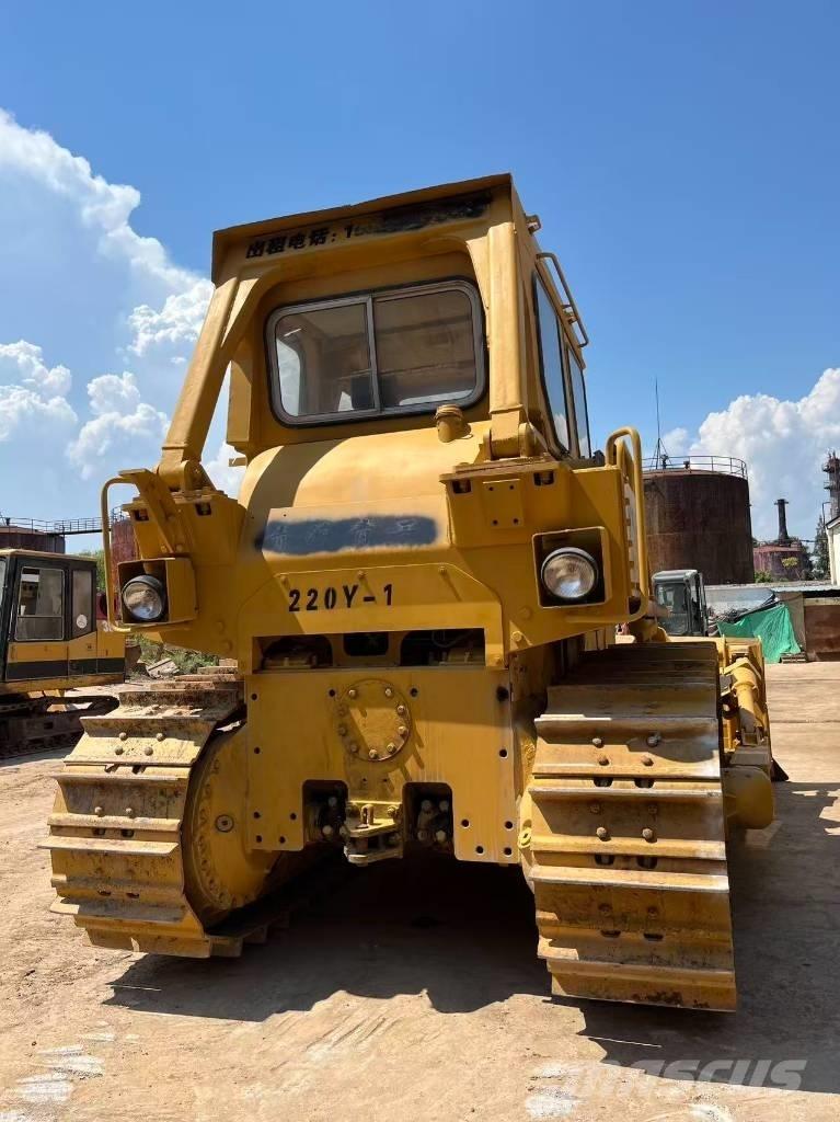 CAT D 7 G بلدوزرات مجنزرة