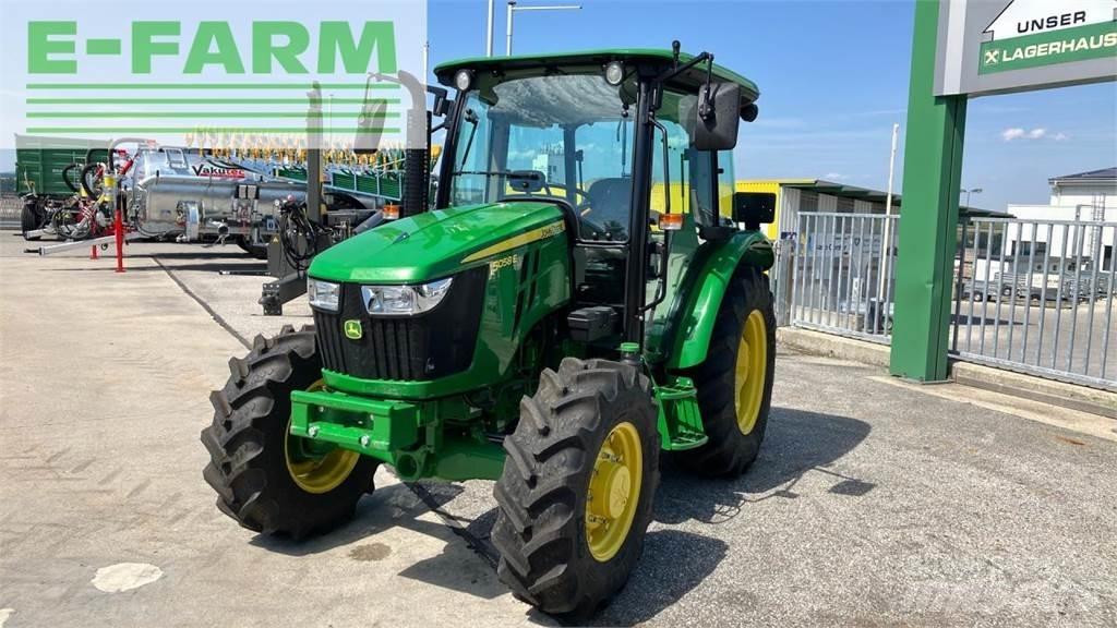 John Deere 5058E الجرارات