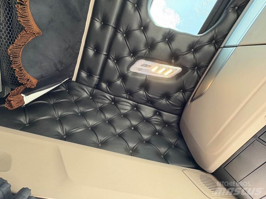 DAF XG+ 530 FAS شاحنات بمقصورة وهيكل