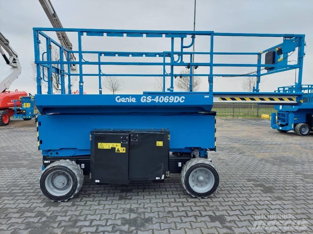 Genie GS 4069 DC رافعات مقصية الشكل