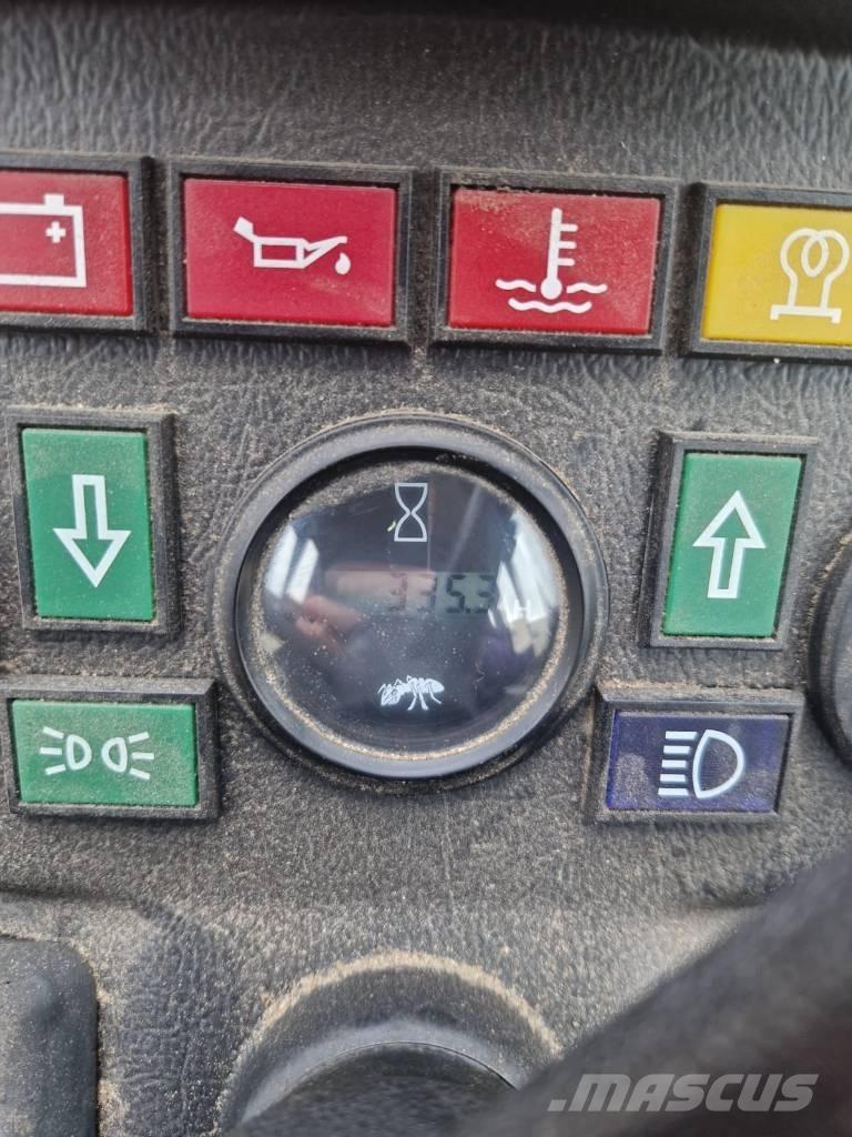 GiANT G 2500 HD لوادر بعجل