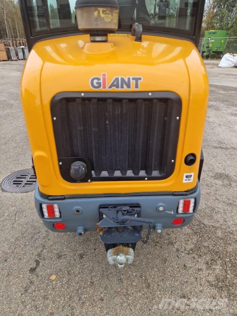 GiANT G 2500 HD لوادر بعجل