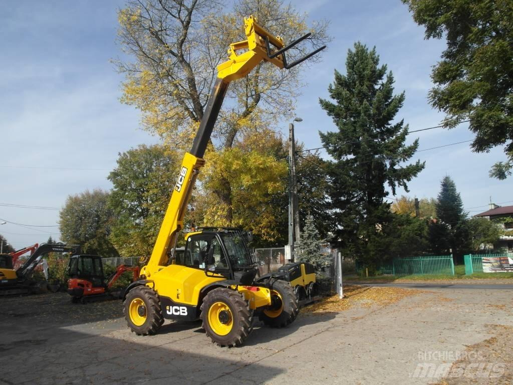 JCB 531-70 مناولات متداخلة