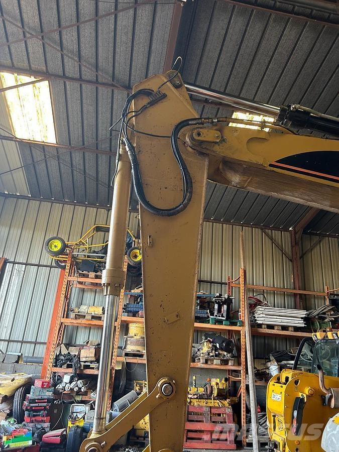 CAT M322D VAH حفارات بعجل