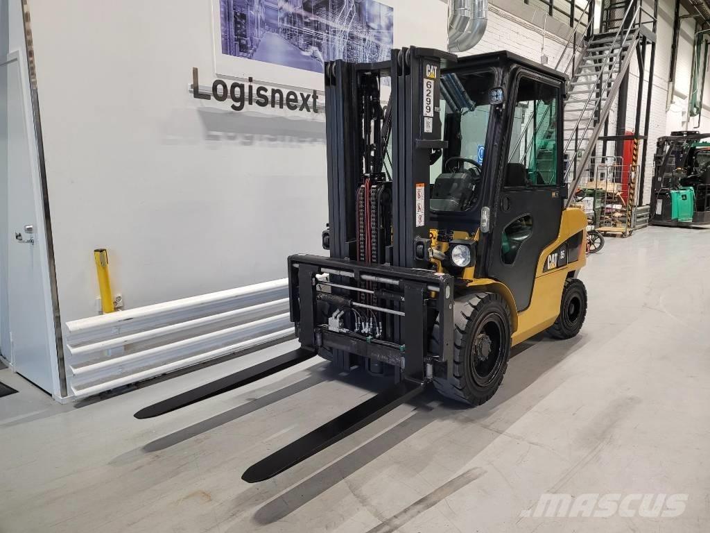 CAT DP 35 N شاحنات الديزل