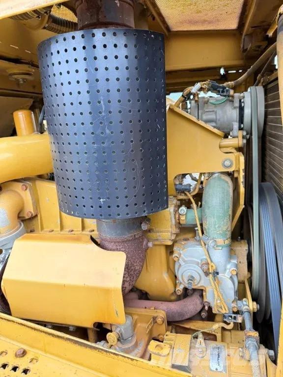 CAT D7R بلدوزرات مجنزرة