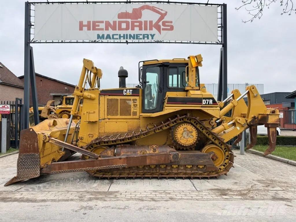 CAT D7R بلدوزرات مجنزرة
