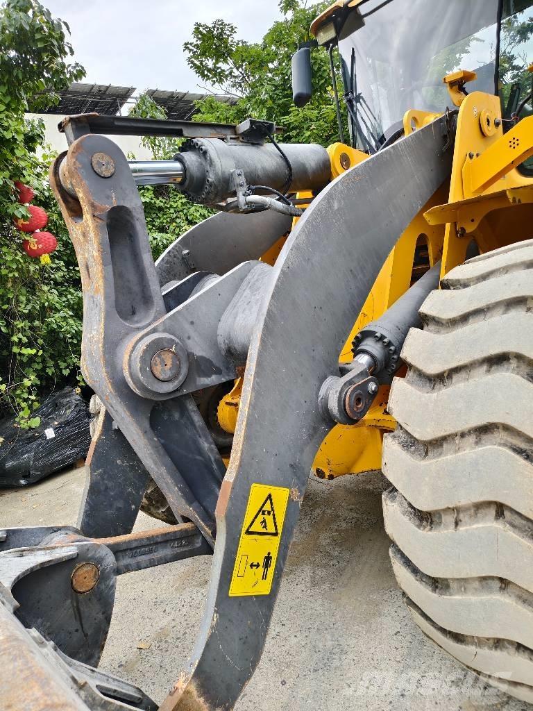 Volvo L 105 لوادر بعجل