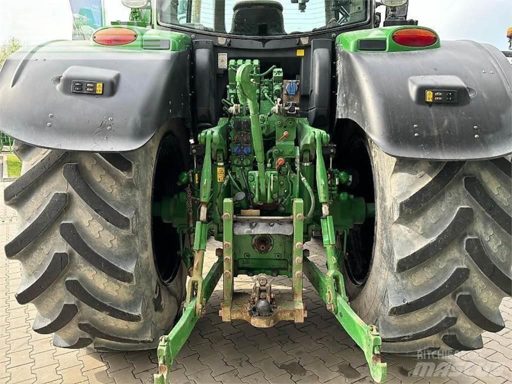John Deere 6215 r الجرارات