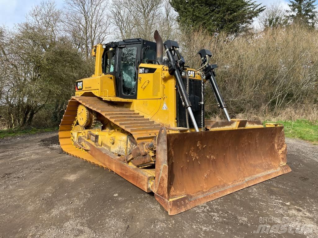 CAT D 6 T LGP EPA بلدوزرات مجنزرة