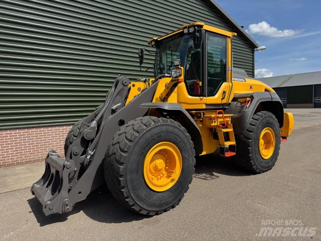 Volvo L 120 H لوادر بعجل