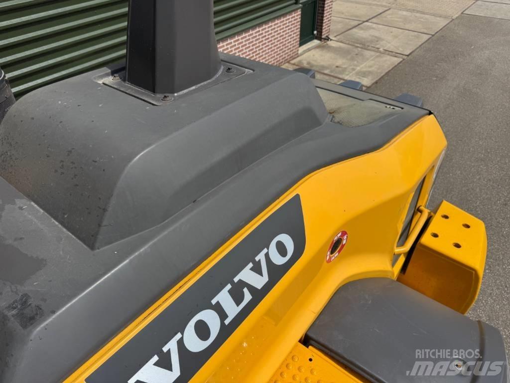 Volvo L 120 H لوادر بعجل