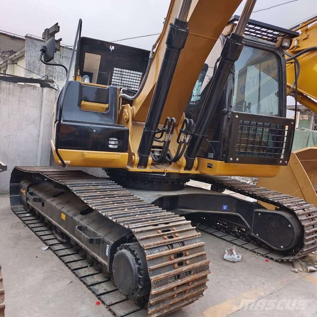 CAT 330 D حفارات زحافة