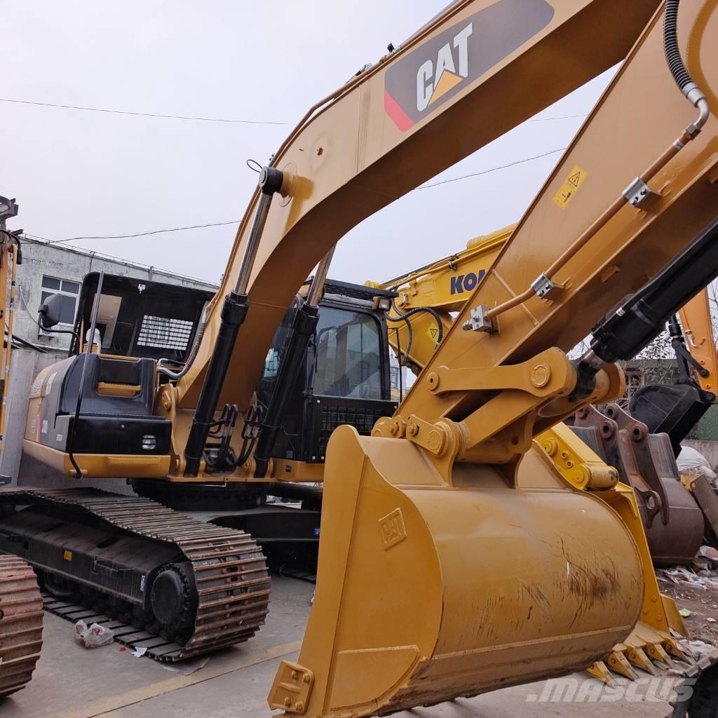 CAT 330 D حفارات زحافة