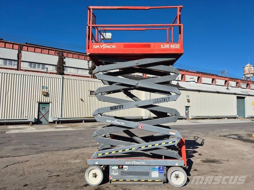 SkyJack SJ 4632 رافعات مقصية الشكل