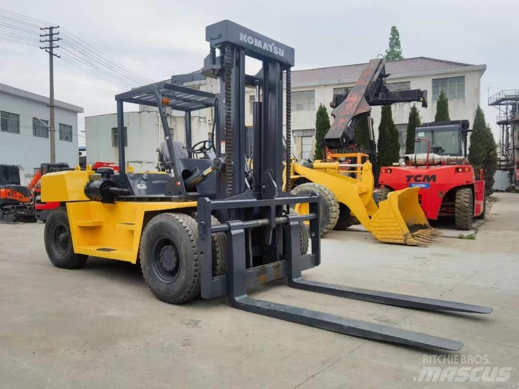 Komatsu FD 15 شاحنات الديزل