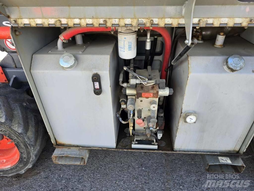 SkyJack SJ 6832 RT رافعات مقصية الشكل