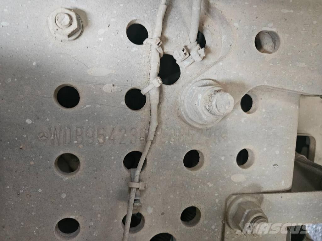 Mercedes-Benz 3951K عربات نقل قلابة للمواقع