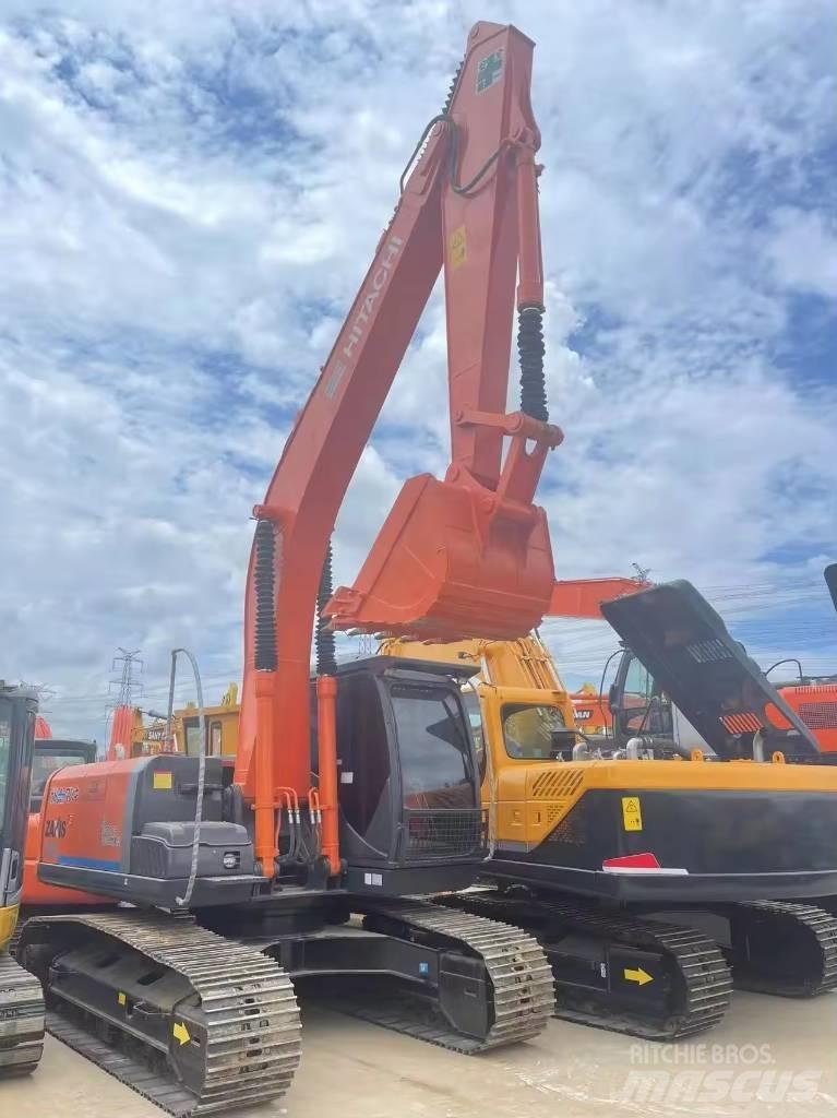 Hitachi ZX 200 حفارات زحافة