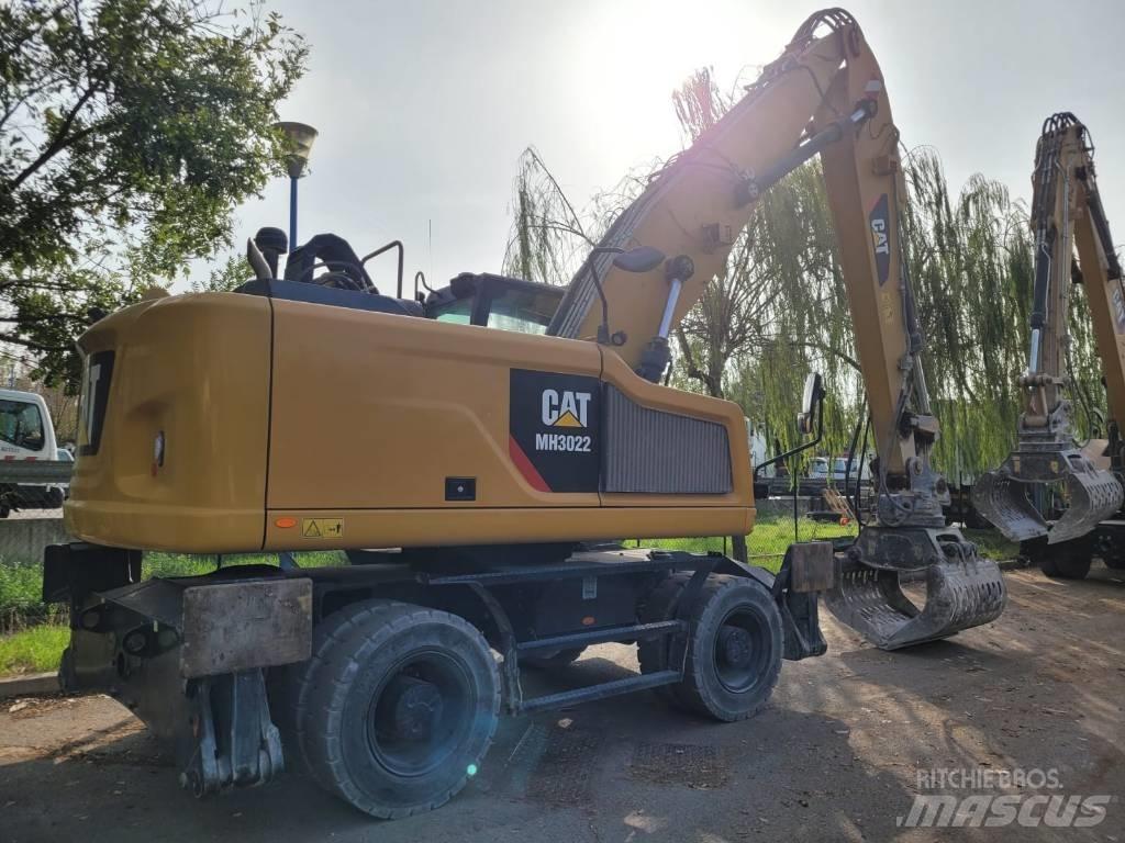 CAT mh3022 حفارات بعجل