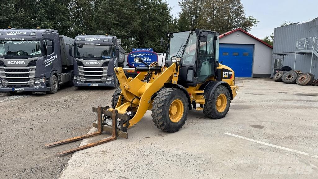 CAT 908 لوادر بعجل