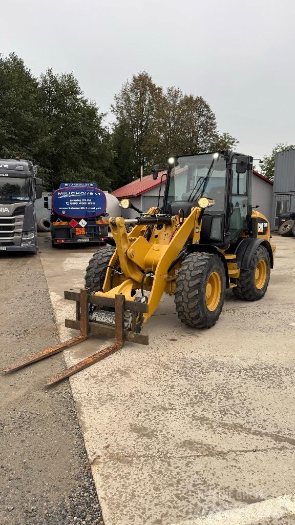 CAT 908 لوادر بعجل