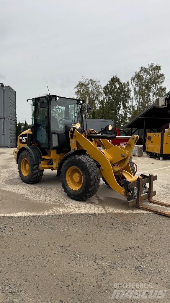 CAT 908 لوادر بعجل