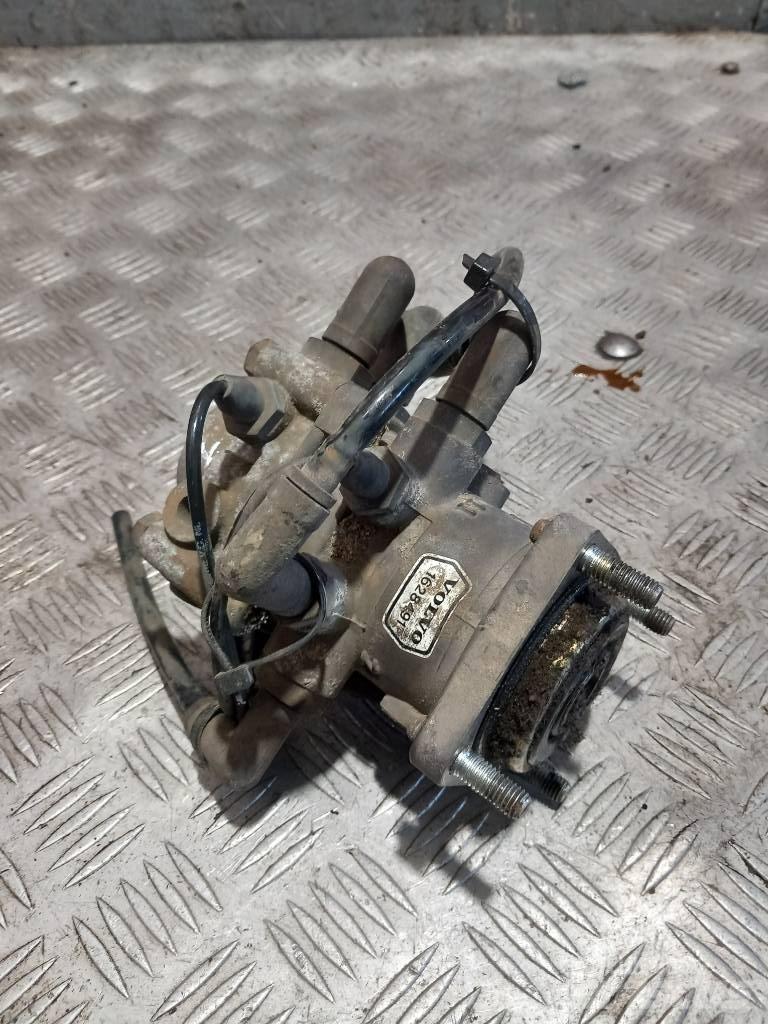 Volvo FH 12  1628491 مكابح