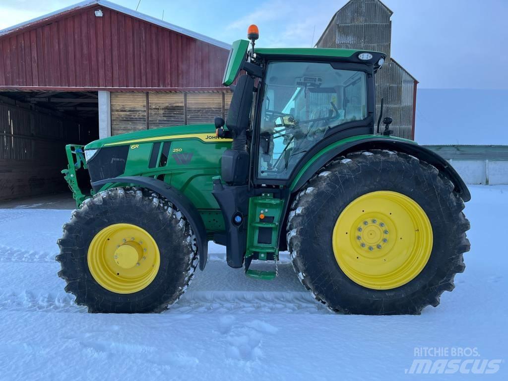 John Deere 6R 250 الجرارات