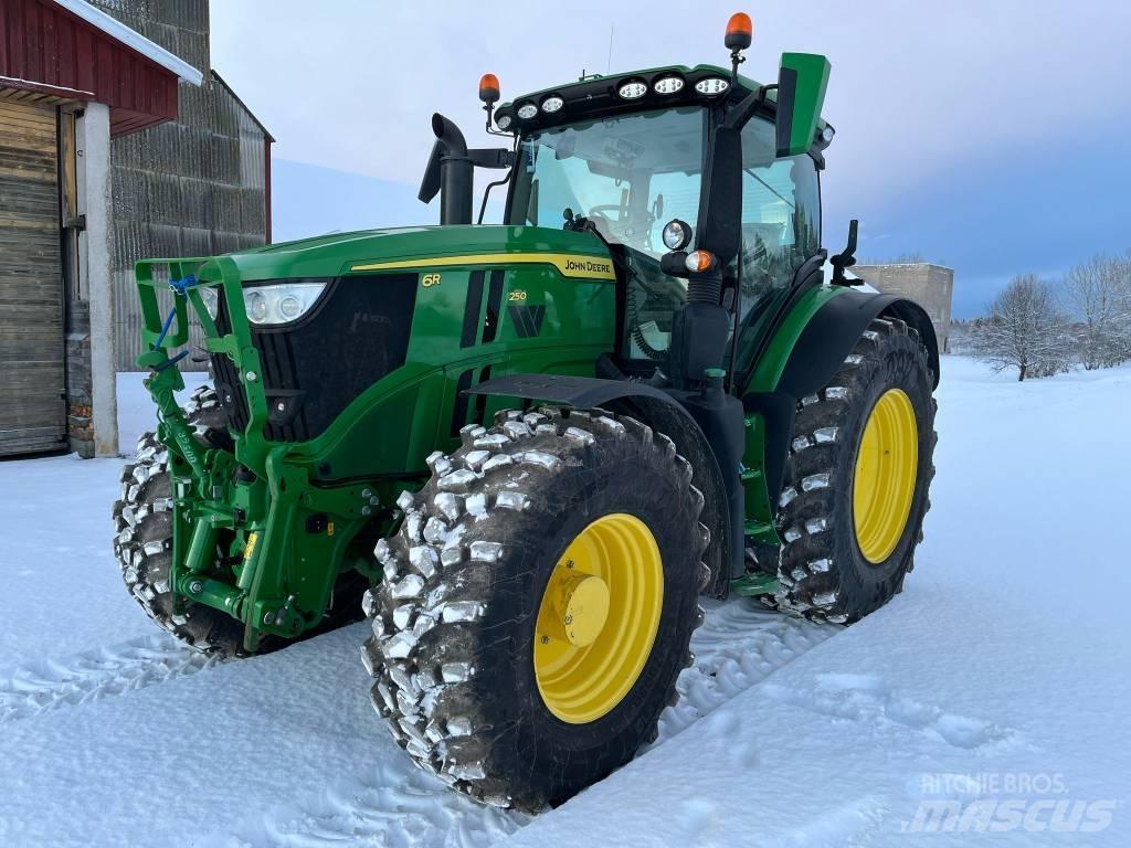 John Deere 6R 250 الجرارات