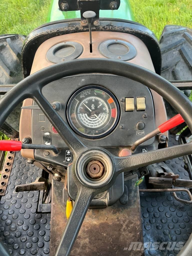 John Deere 1950 الجرارات