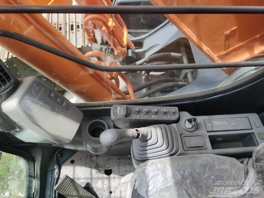 Hitachi ZX 200 حفارات زحافة