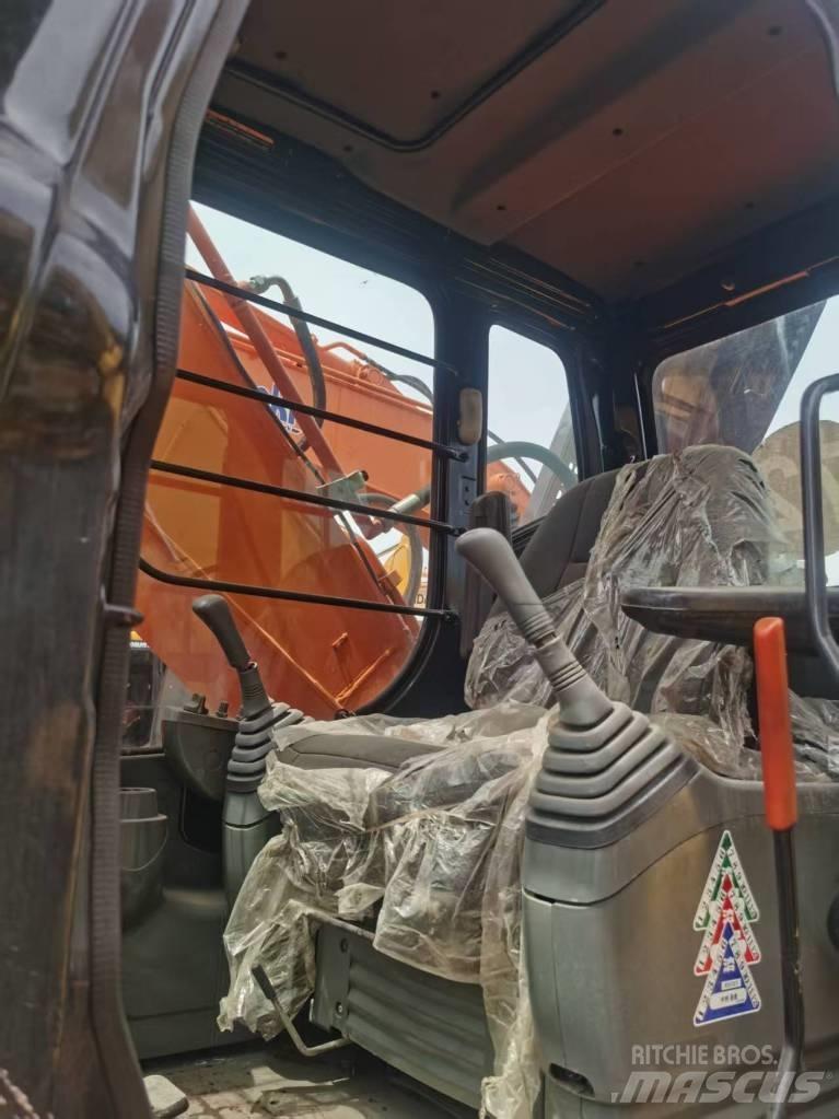 Hitachi ZX 200 حفارات زحافة